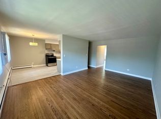 2349 W Jarvis Ave APT 2B, Chicago, IL 60645