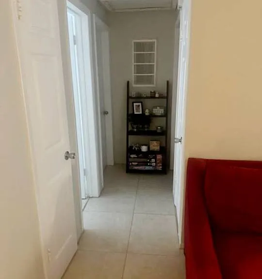 561 Laura Ln — Photo 2