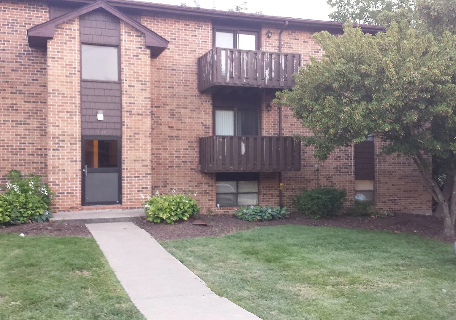 2 bd, 1 ba condo in central east Columbia, quick access to Hwy 63/Broadway, deck, w/d included, a... — Photo 1