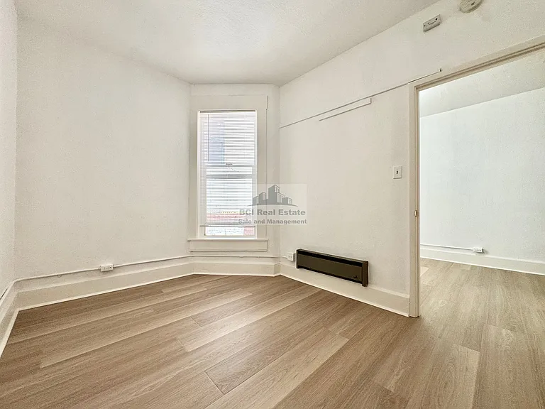 910 Clay St #1 — Photo 4