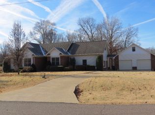 135 King Arthur Dr, Paris, TN 38242