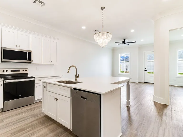 102 Perth Pl — Photo 30