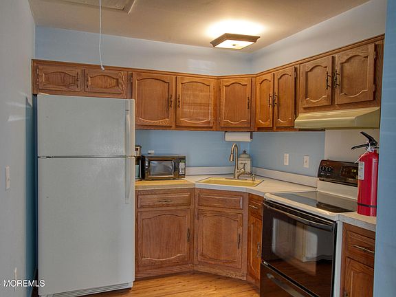 2nd image of 21 Yorktowne Parkway #H