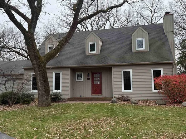 2403 W Hickory Ct, Janesville, WI 53545