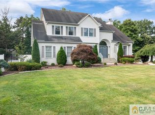 2 Alex Ct, Monroe Township, NJ 08831