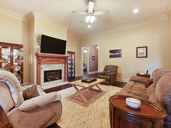 2nd image of 313 Dunvegan Ct