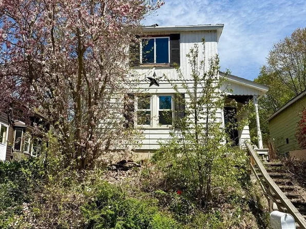 77 Washington St, Greenfield, MA 01301