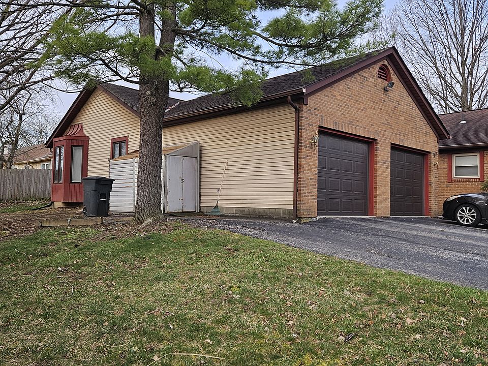 92 Groton sits on the EAST side of this duplex with attached 1 car garage that allows you access directly into your home.