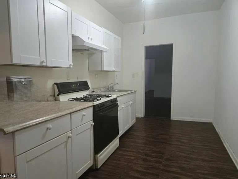 528 Valley Brook Ave — Photo 3