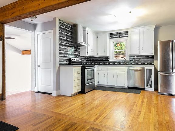 5th image of 5 Brookside Dr