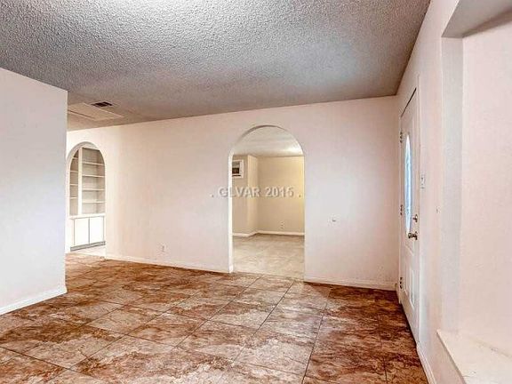 5th image of 7013 Oakland Cir