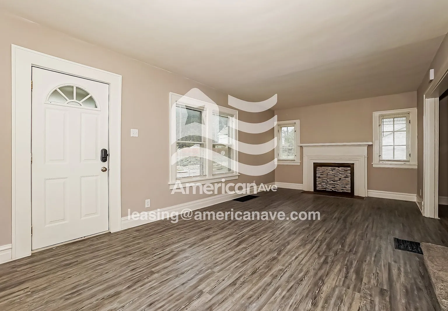3 bed, 1.0 bath, 1298 sqft, $1,297 — Photo 2