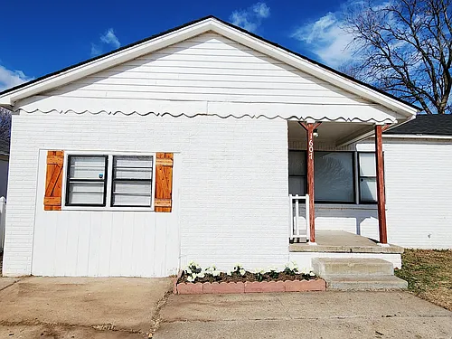 1607 NW Smith Ave Photo 1