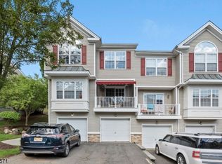 91 Lakeview Ct, Pompton Lakes, NJ 07442