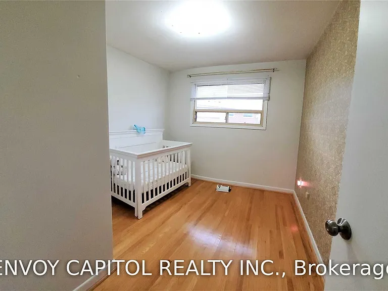 14 Faulkner Cres — Photo 10