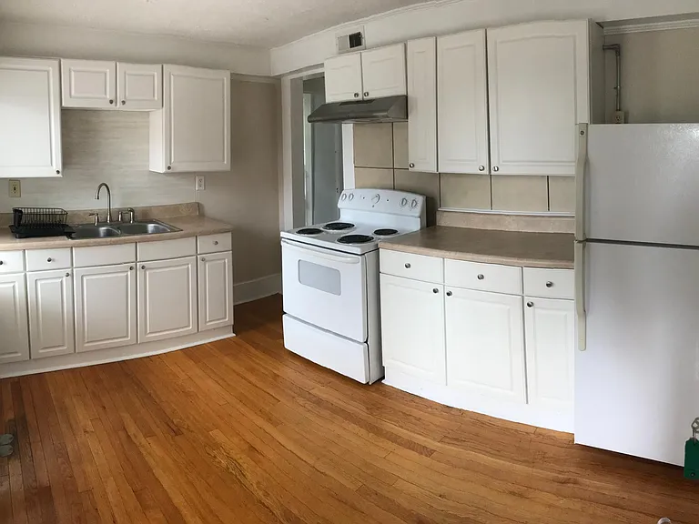 1069 Haywood Rd #4 — Photo 1