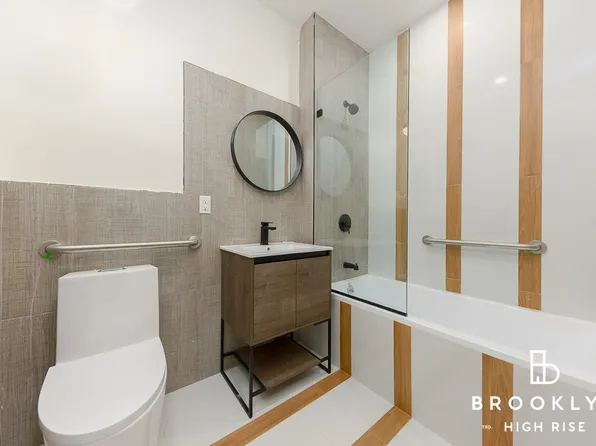 1692 Pacific Street image 10 of 10