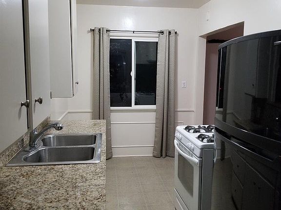 2nd image of 1722 N Hollywood Way