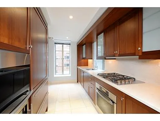 Rented by Douglas Elliman | media 19