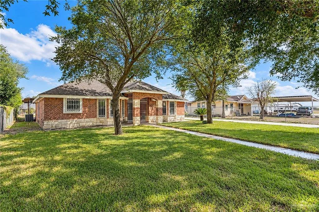4 bed, 2.0 bath, 1934 sqft, $1,850 — Photo 1