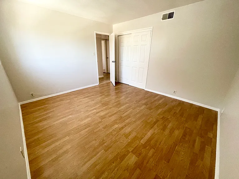 225 4th Ave #2 — Photo 5