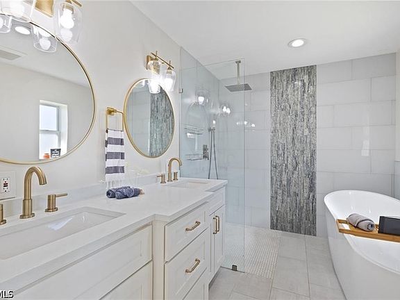 5th image of 2232 SE 27th St