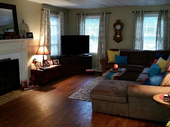 3rd image of 221 Cutler St