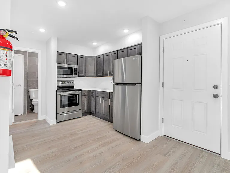 557 S Broad St #C2 — Photo 4