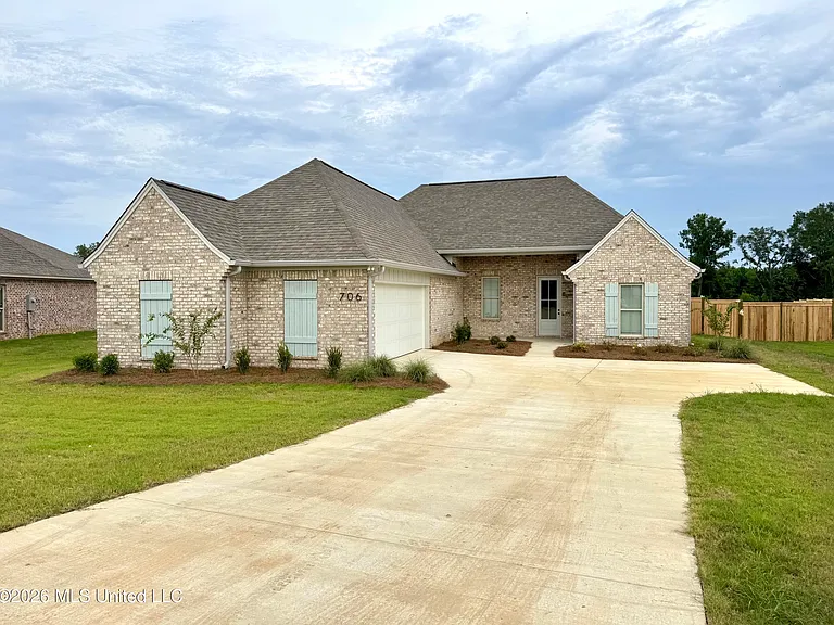706 Kathleen Way — Photo 1