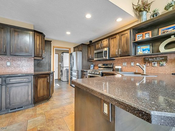 4th image of 118 Christine Ct