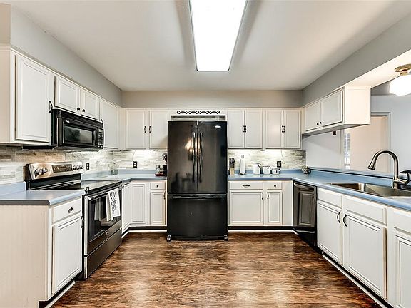 5th image of 824 Eastridge Cir
