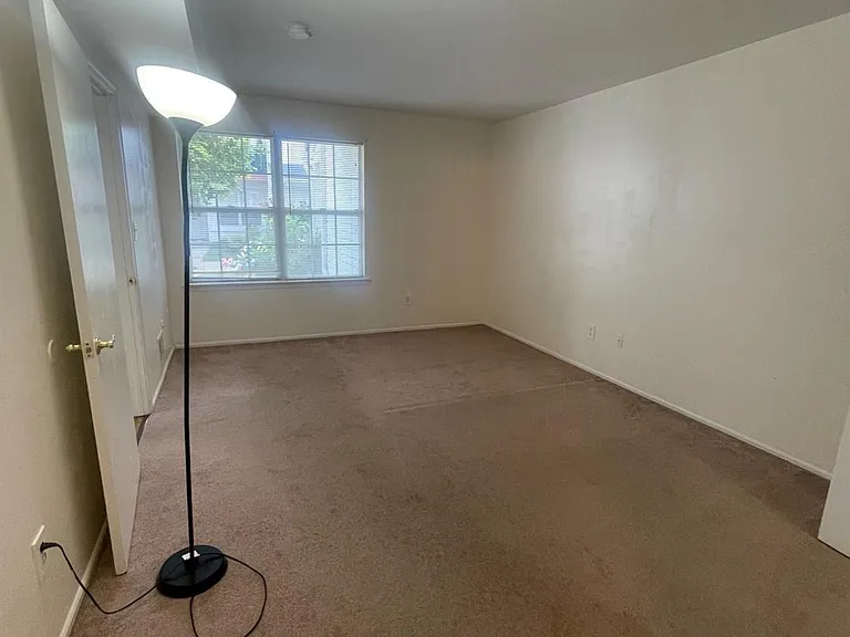 1503 Plymouth Rd — Photo 15