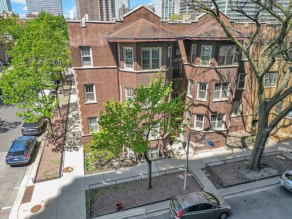 3rd image of 546 W Cornelia Ave APT 2E