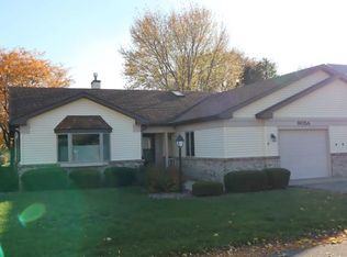 905 Village Ln #A, Sterling, IL 61081