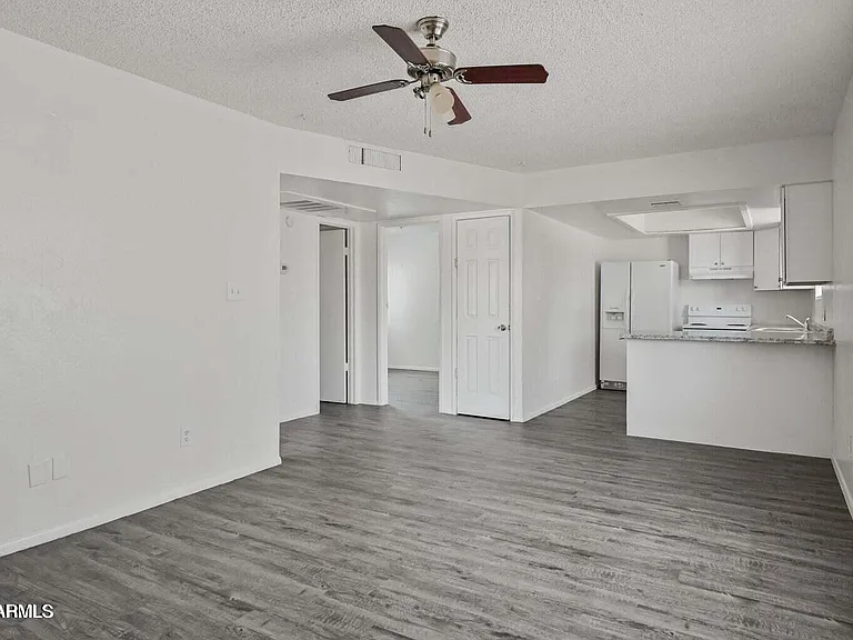 717 E Roeser Rd #101 — Photo 3