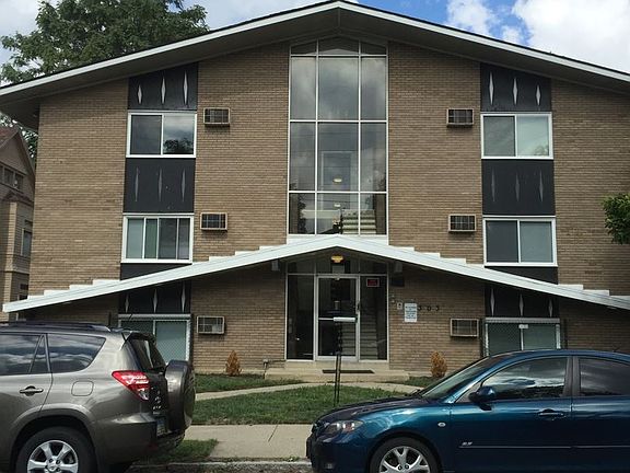 2nd image of 303 Superior Ave APT 1