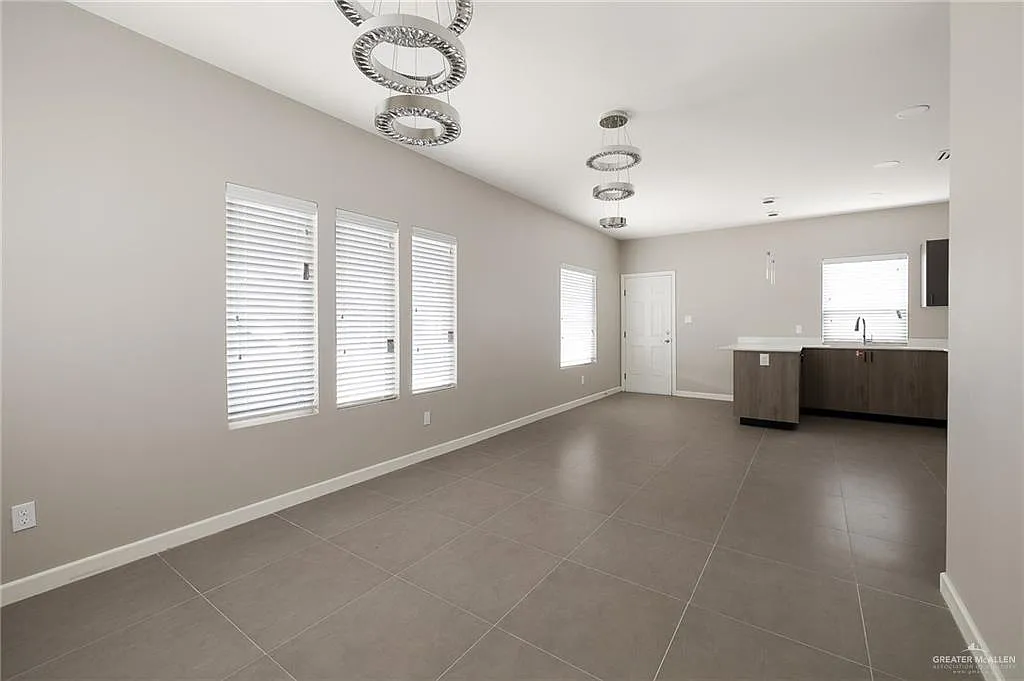 2 bed, 2.0 bath, 1026 sqft, $1,050 — Photo 4