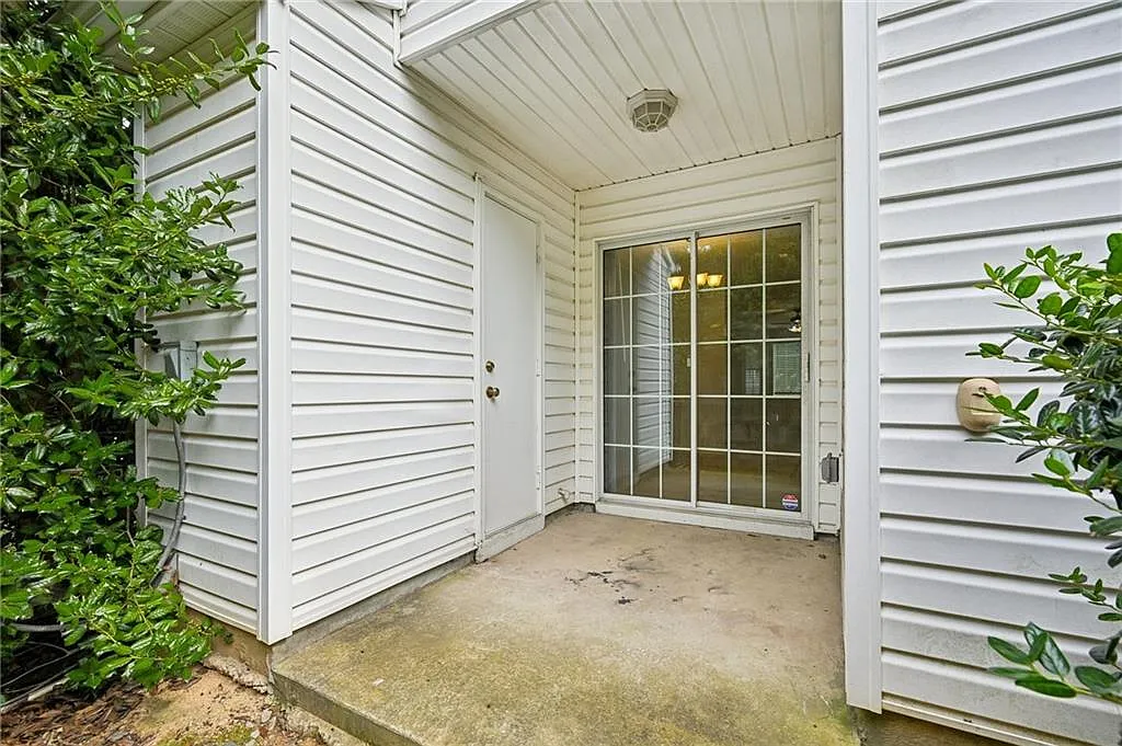3 bed, 2.5 bath, 1512 sqft, $2,175 — Photo 3