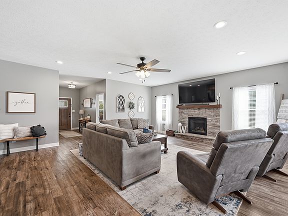 3rd image of 9167 Beechwood Dr
