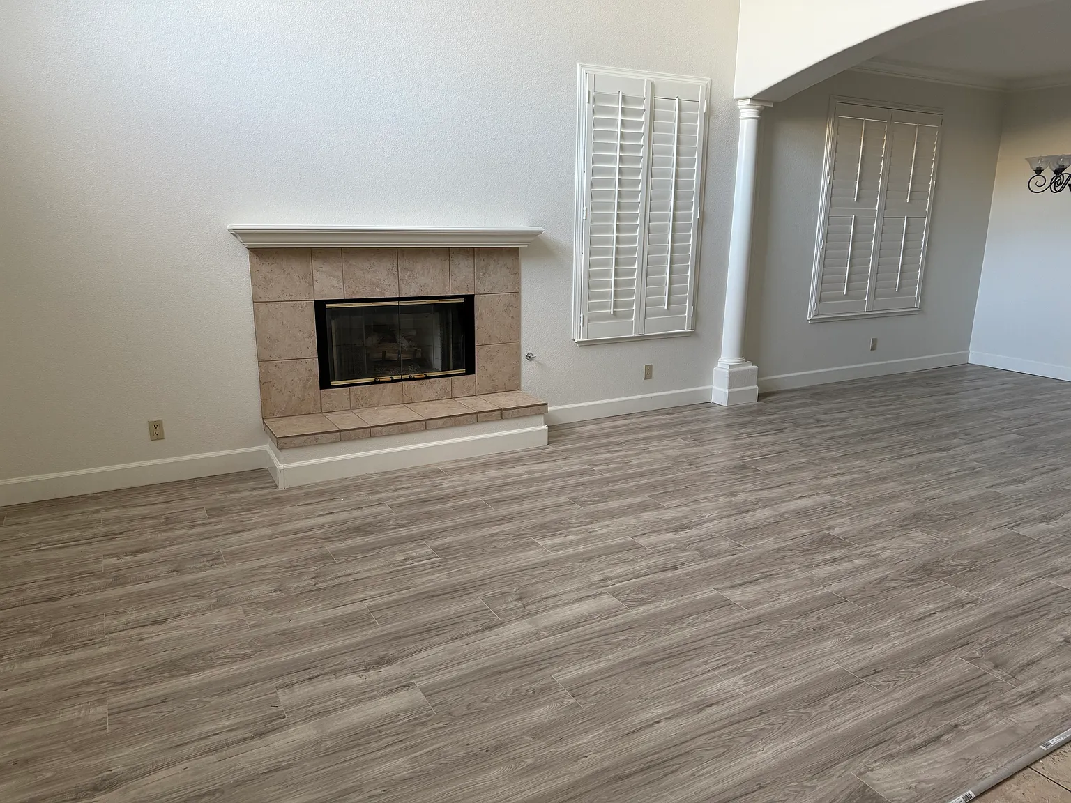 4 bed, 2460 sqft, $6,400 — Photo 4