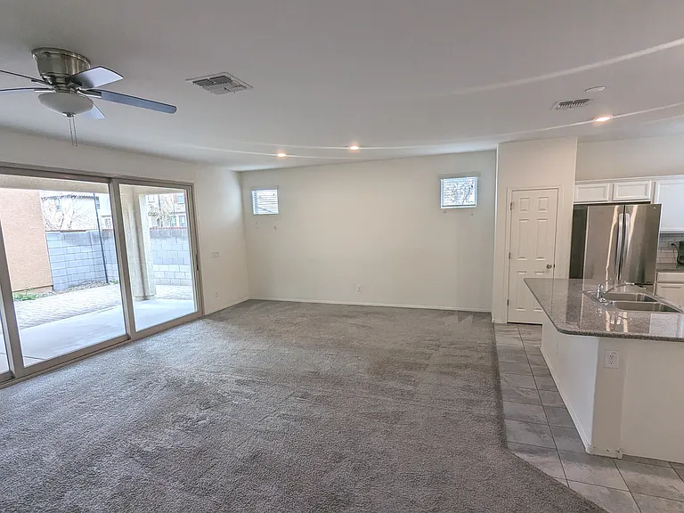 47 E Constitution Dr — Photo 43