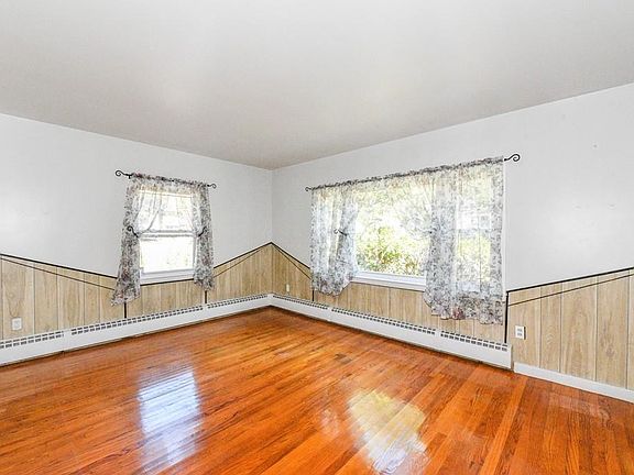 3rd image of 563 Chandler St