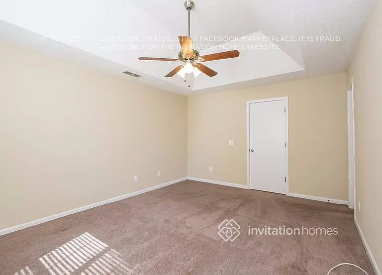 1830 Killarney Dr SW — Photo 2