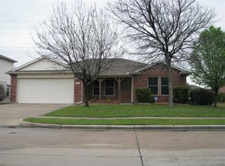 1017 Mockingbird Dr, Saginaw, TX 76131