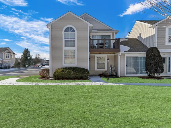 361 Le Parc Cir, Buffalo Grove, IL 60089