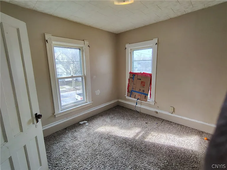 2331 Midland Ave — Photo 16