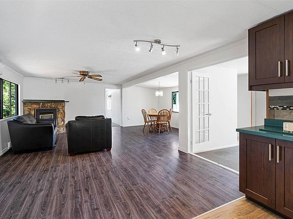 4th image of 1105 Bourban Rd