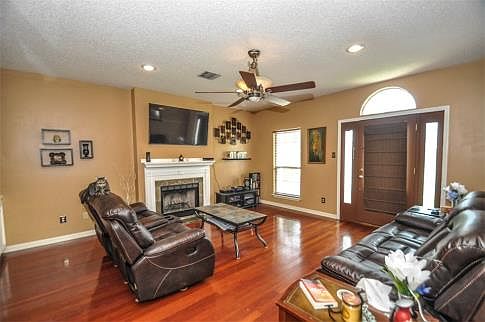 2nd image of 214 Cricklade Ct