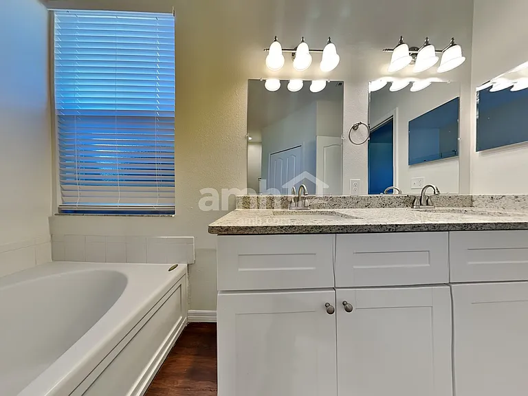 12727 Westwood Lakes Blvd — Photo 10