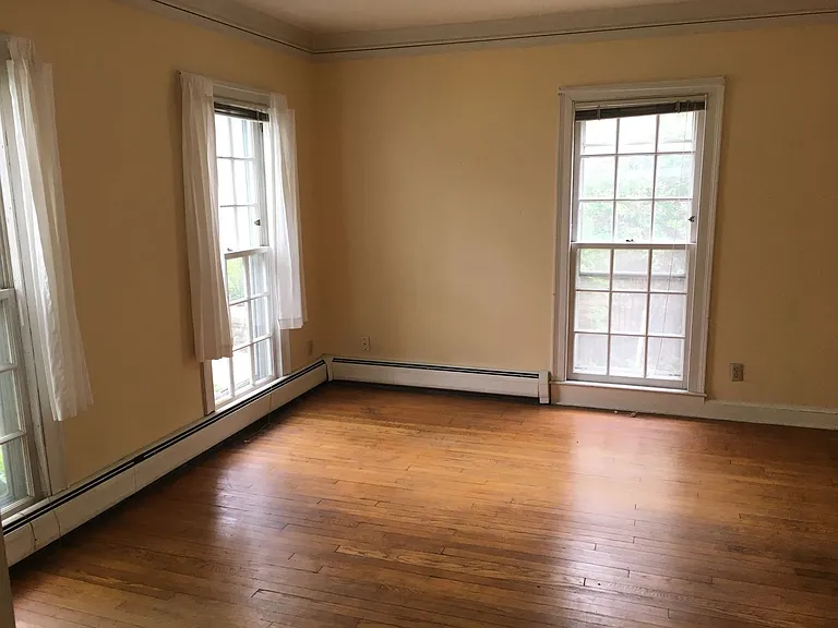 637 E Gorham St — Photo 2